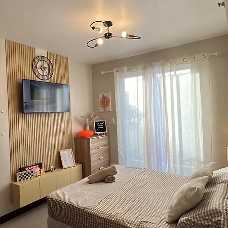 Pool View Condo With Balcony Near Mactan Airport - La Vela Studio Mactan
